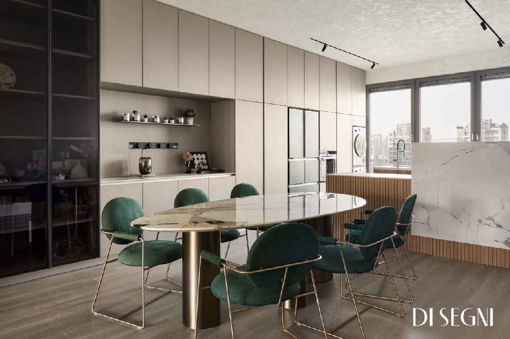 冬日，亚麻色开放厨房为生活升温